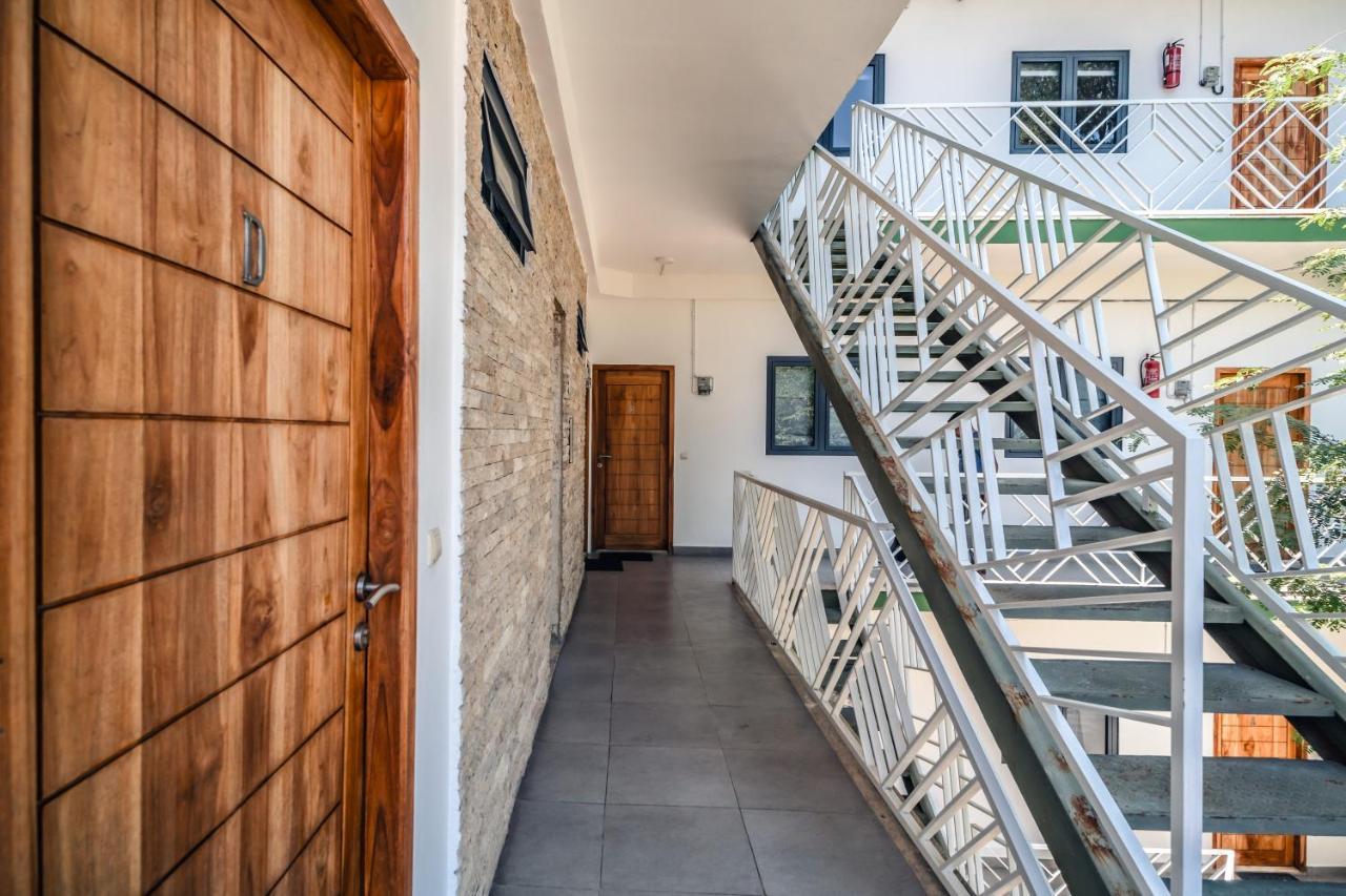 Komodo Suites Downtown Managed By Cpm Bali Labuan Bajo Exterior photo