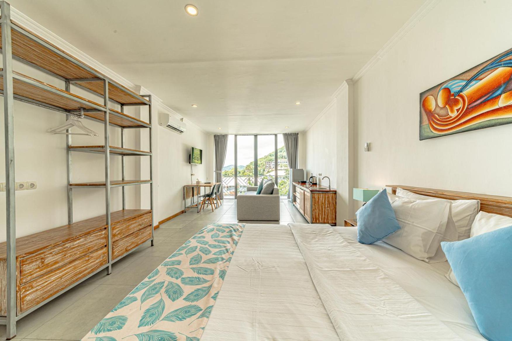 Komodo Suites Downtown Managed By Cpm Bali Labuan Bajo Exterior photo