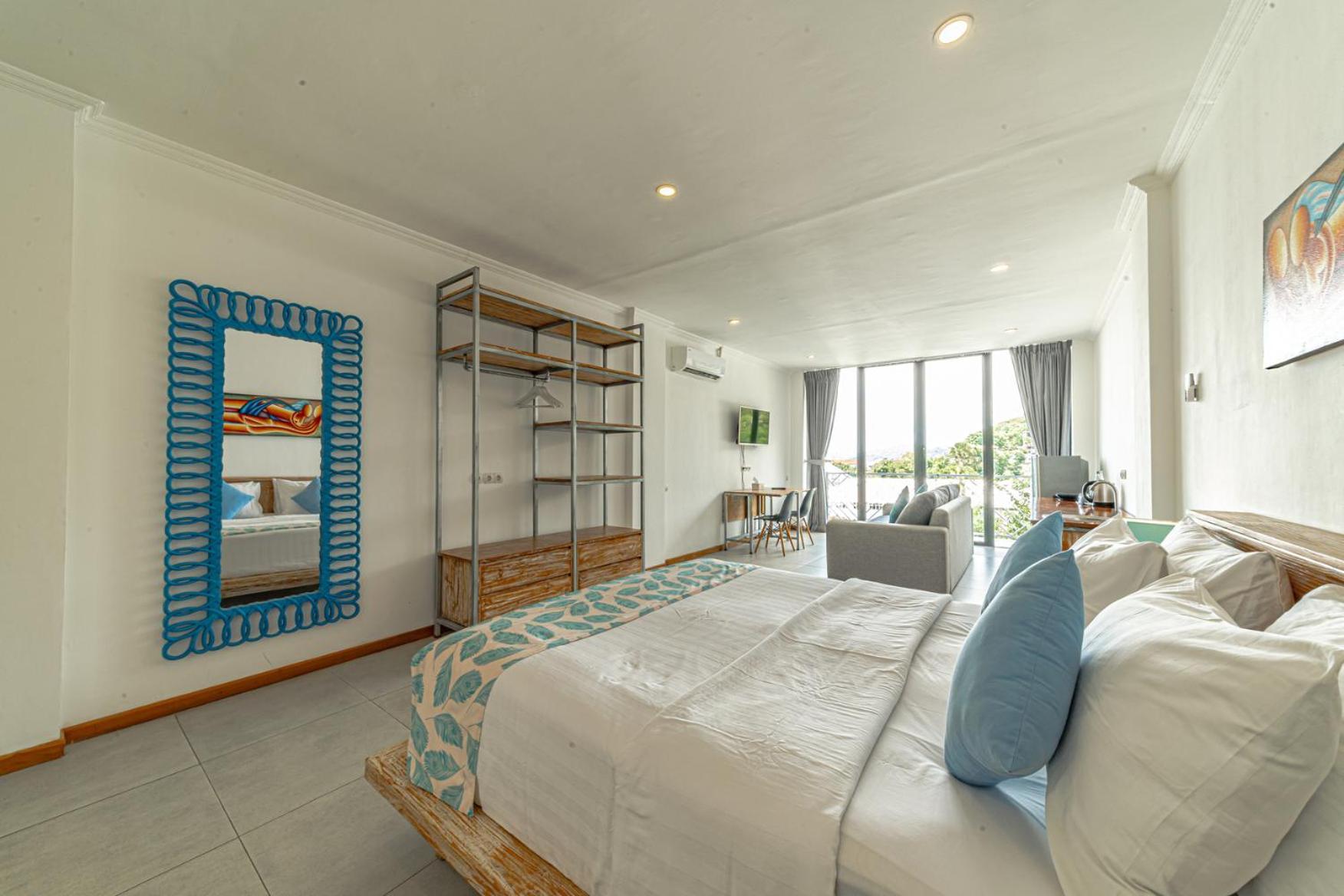 Komodo Suites Downtown Managed By Cpm Bali Labuan Bajo Exterior photo