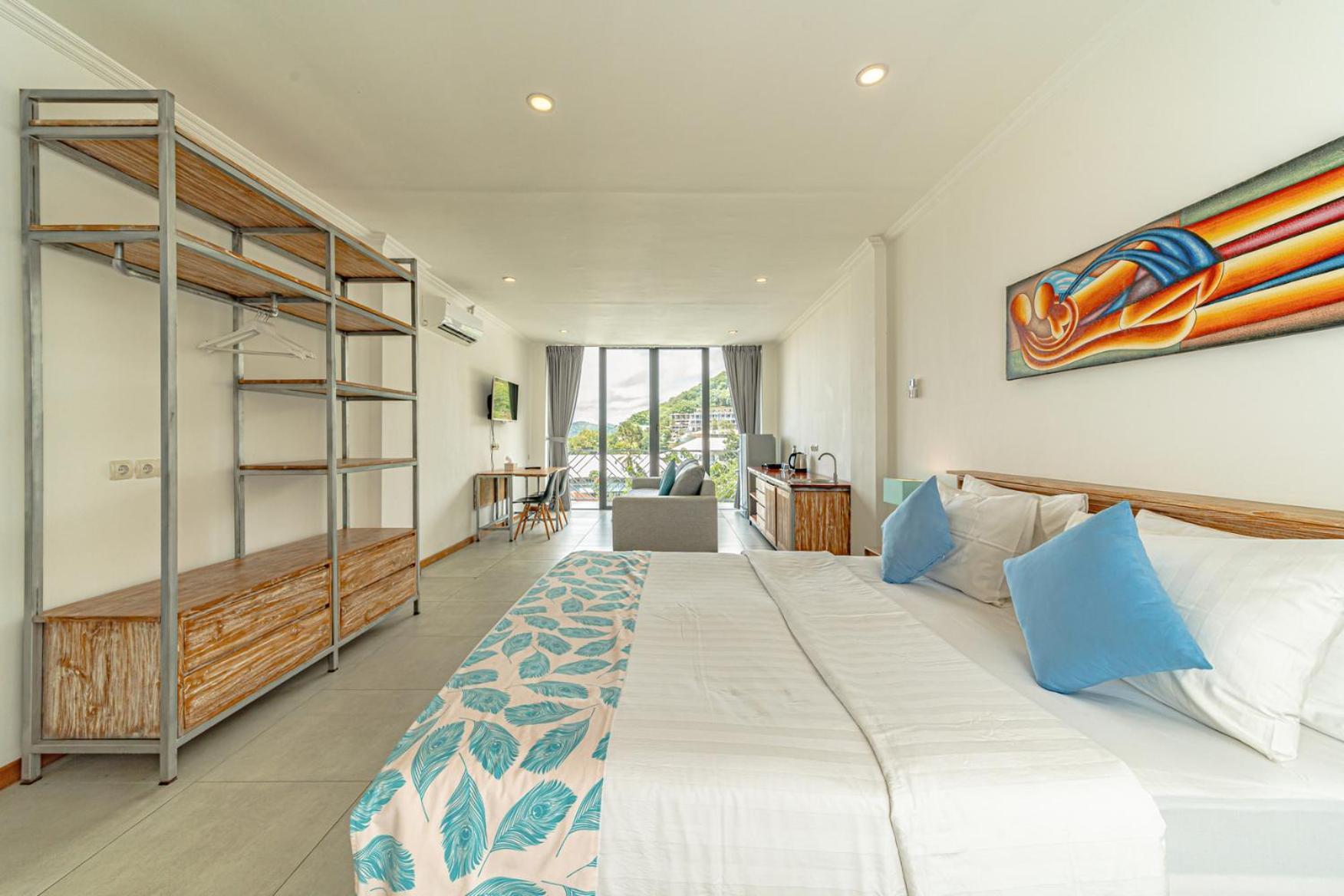 Komodo Suites Downtown Managed By Cpm Bali Labuan Bajo Exterior photo