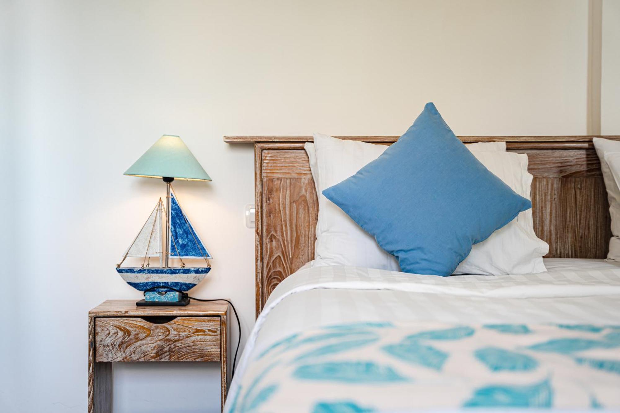 Komodo Suites Downtown Managed By Cpm Bali Labuan Bajo Exterior photo