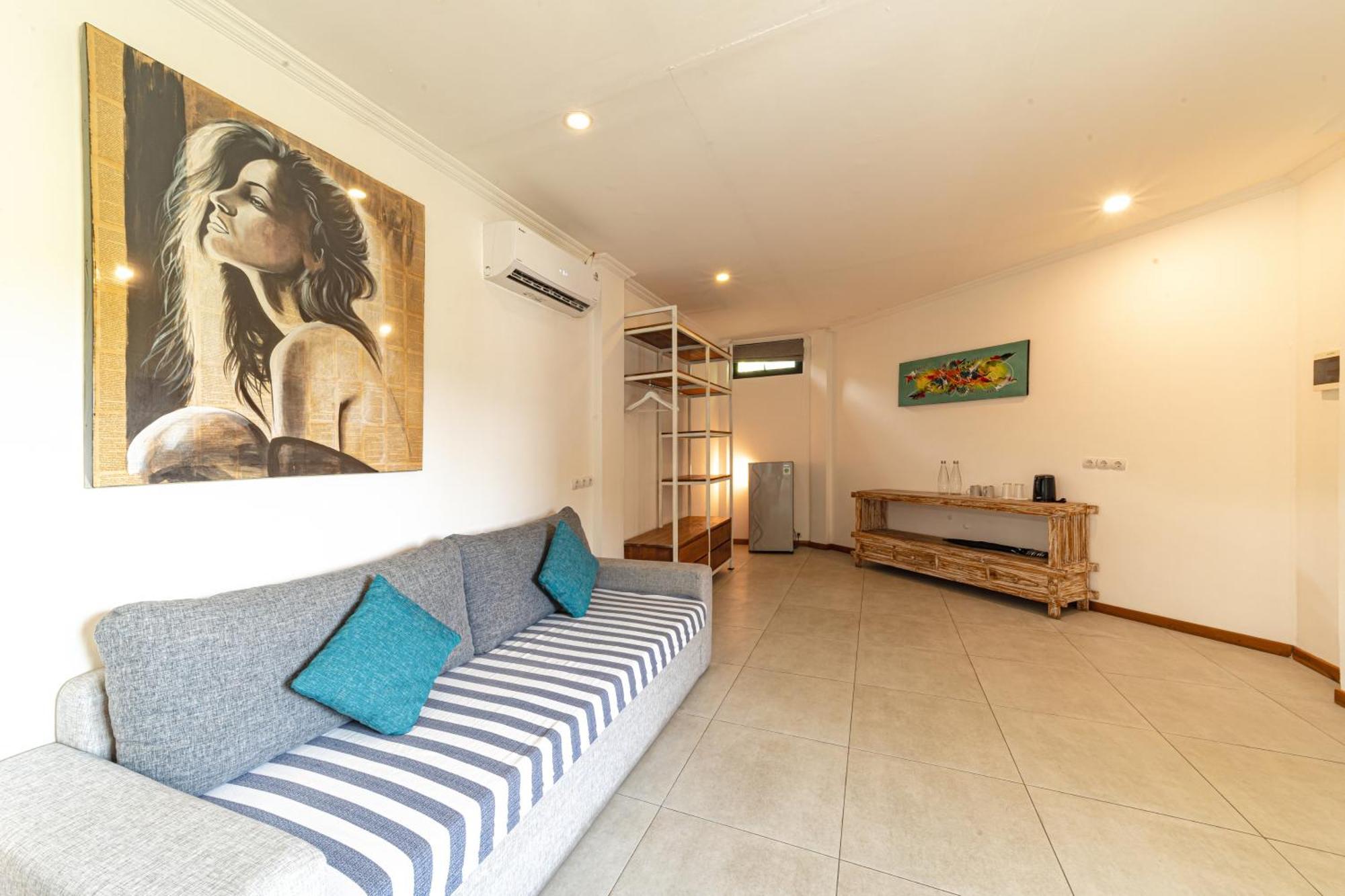 Komodo Suites Downtown Managed By Cpm Bali Labuan Bajo Exterior photo