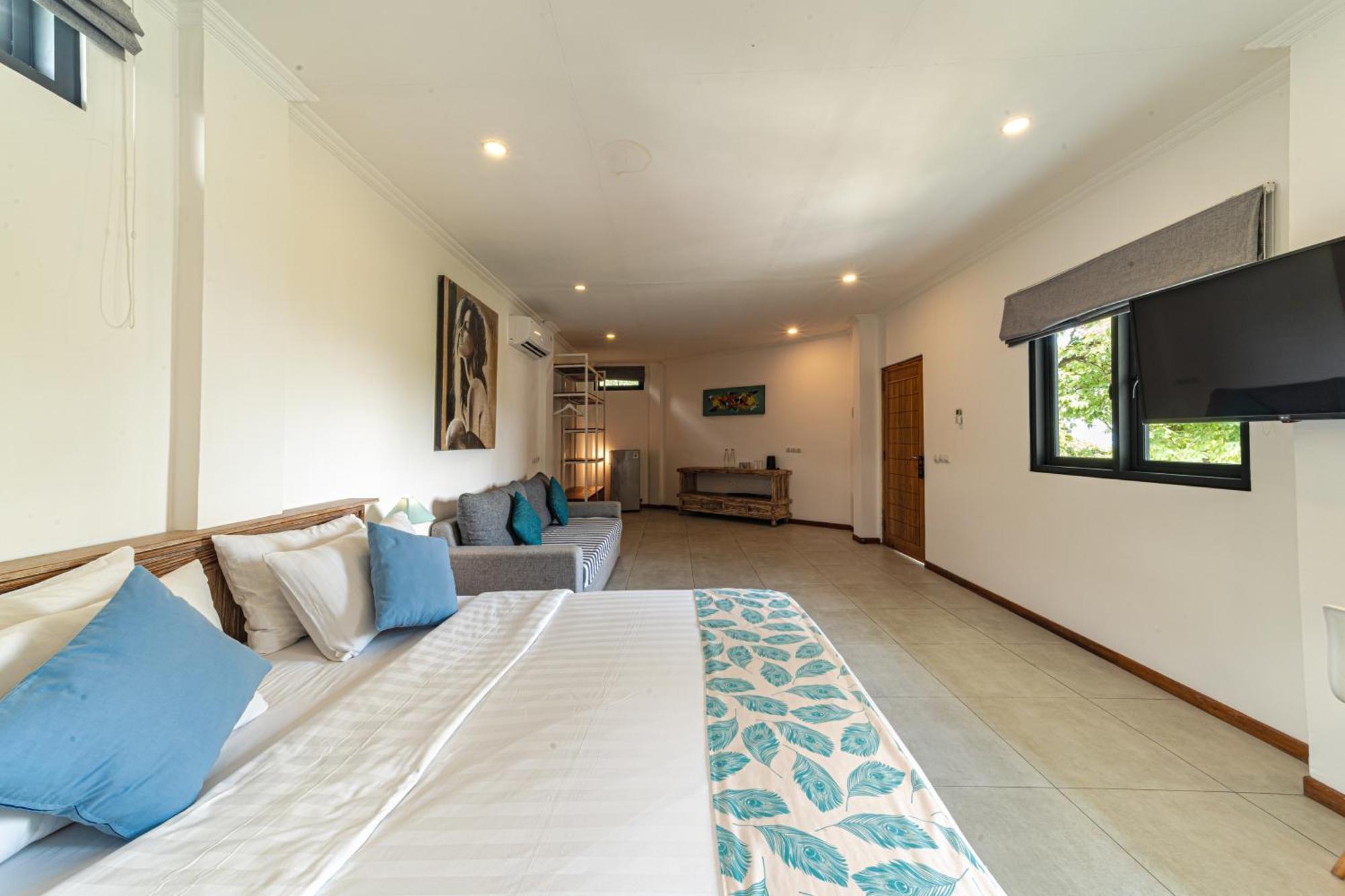 Komodo Suites Downtown Managed By Cpm Bali Labuan Bajo Exterior photo