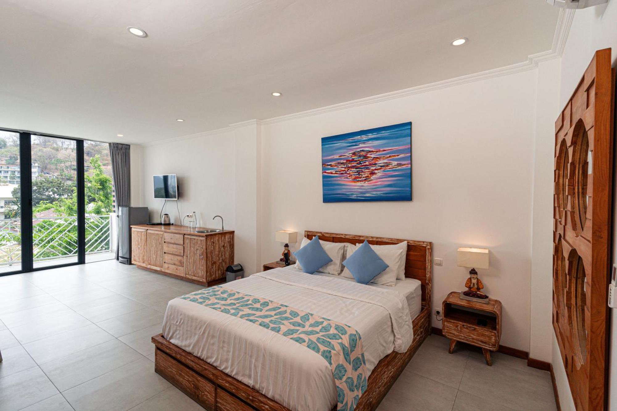 Komodo Suites Downtown Managed By Cpm Bali Labuan Bajo Exterior photo