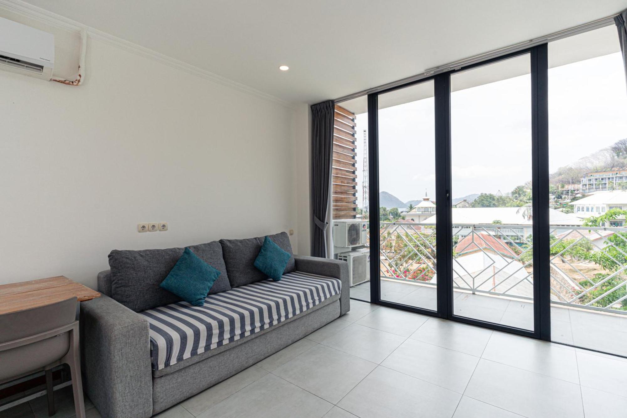 Komodo Suites Downtown Managed By Cpm Bali Labuan Bajo Exterior photo
