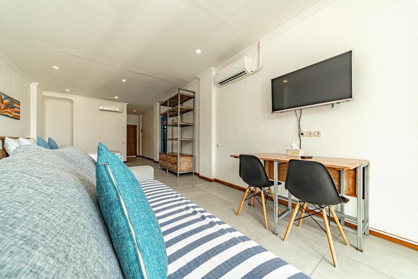 Komodo Suites Downtown Managed By Cpm Bali Labuan Bajo Exterior photo