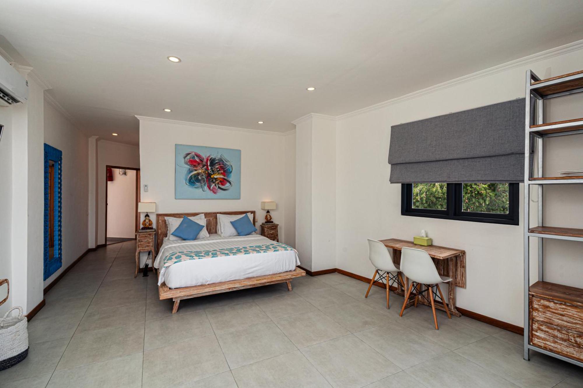 Komodo Suites Downtown Managed By Cpm Bali Labuan Bajo Exterior photo