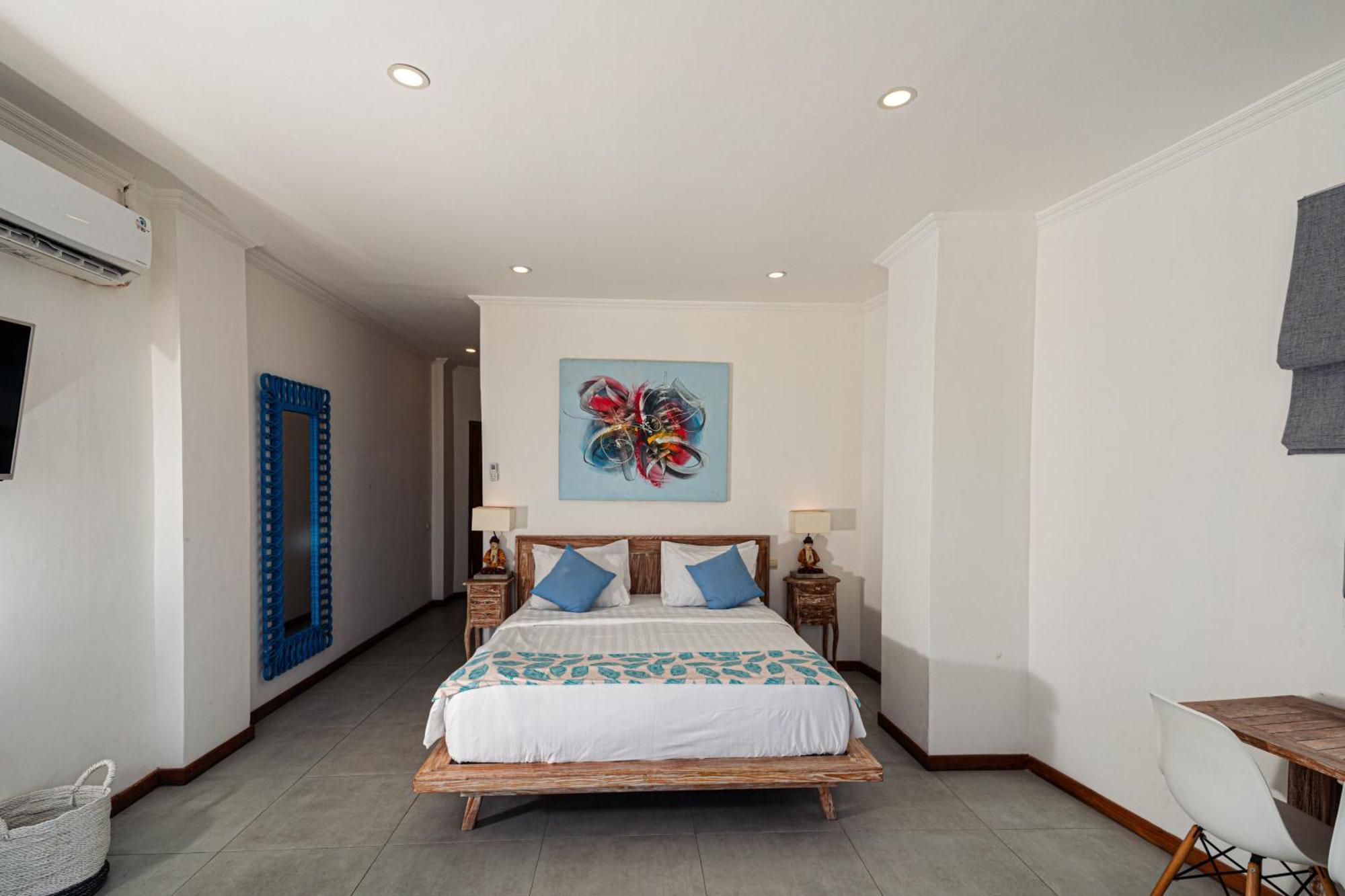 Komodo Suites Downtown Managed By Cpm Bali Labuan Bajo Exterior photo