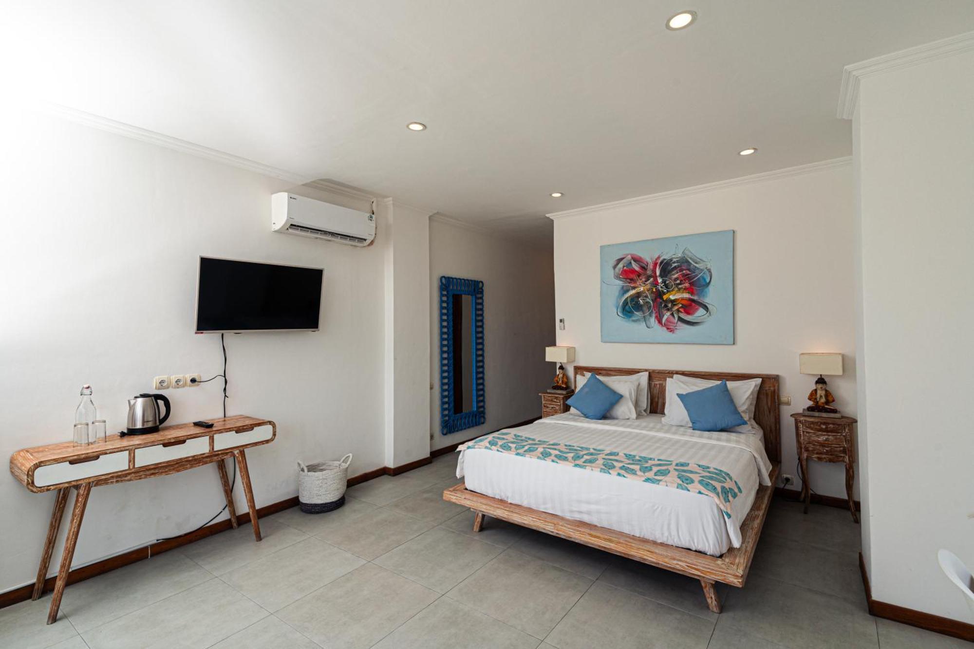 Komodo Suites Downtown Managed By Cpm Bali Labuan Bajo Exterior photo