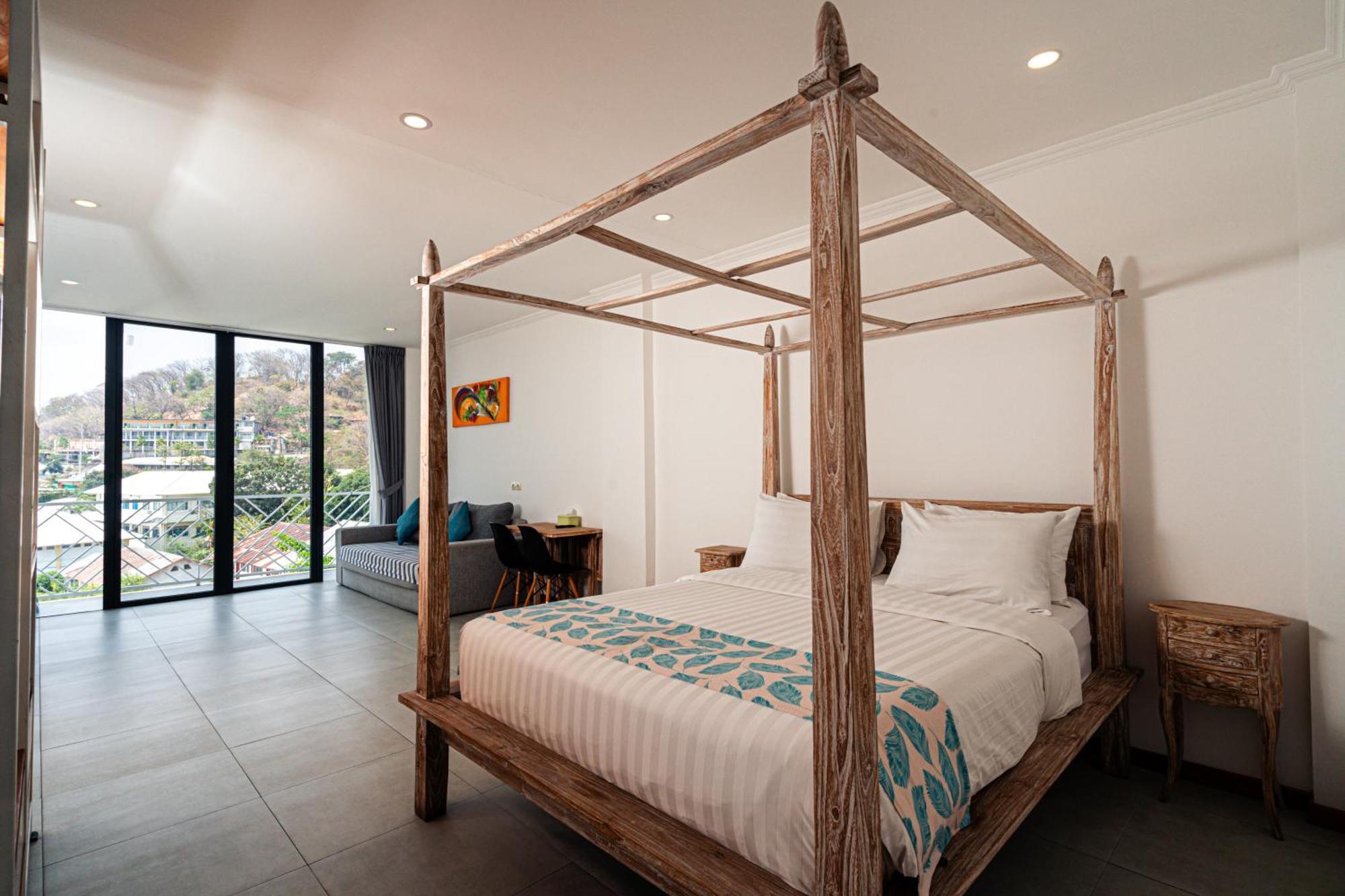 Komodo Suites Downtown Managed By Cpm Bali Labuan Bajo Exterior photo