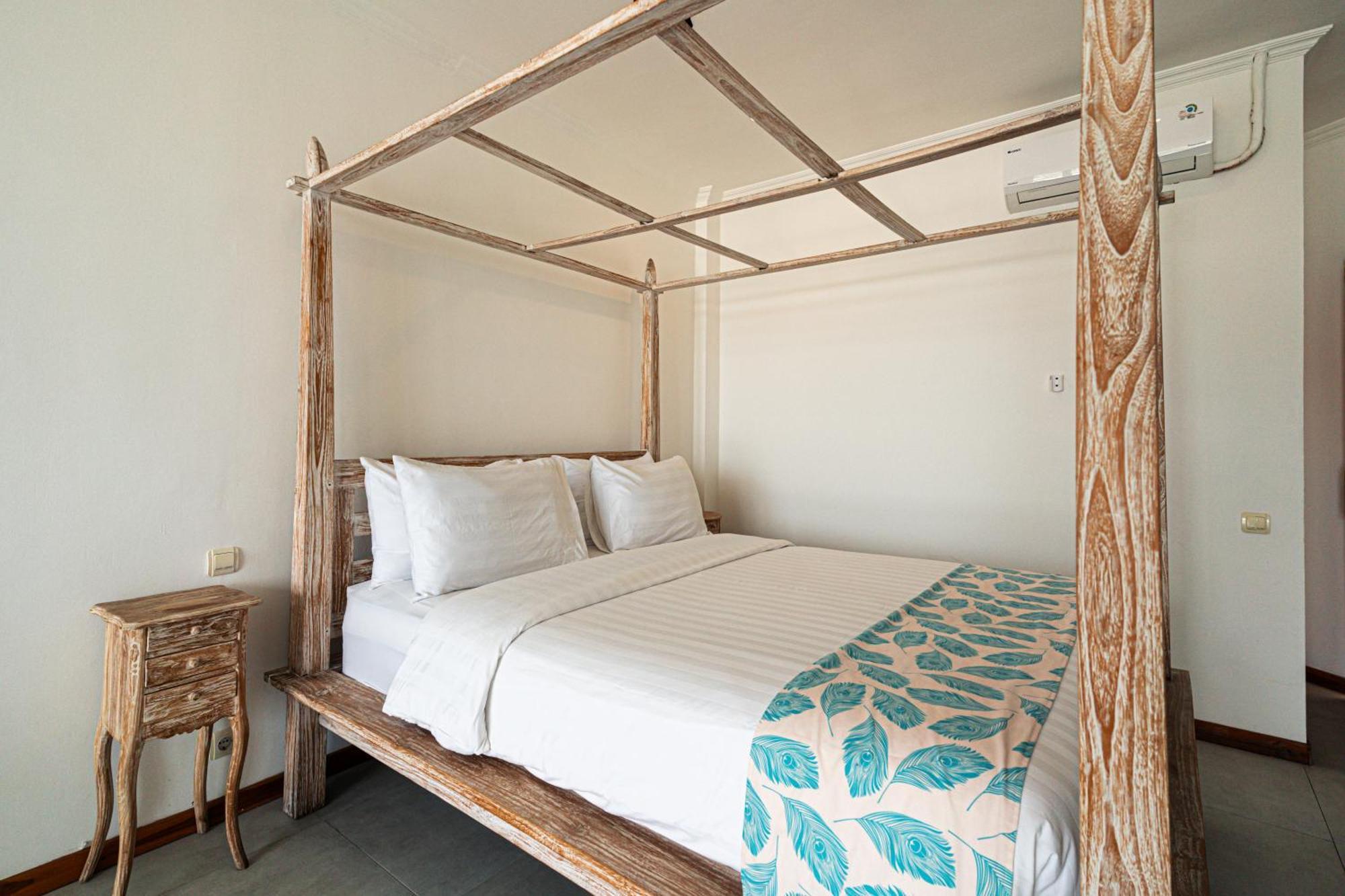 Komodo Suites Downtown Managed By Cpm Bali Labuan Bajo Exterior photo