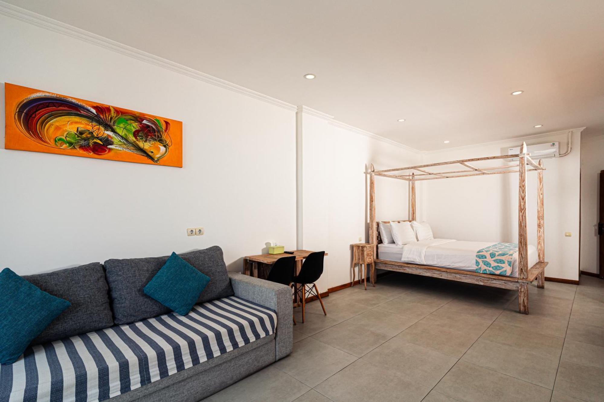 Komodo Suites Downtown Managed By Cpm Bali Labuan Bajo Exterior photo