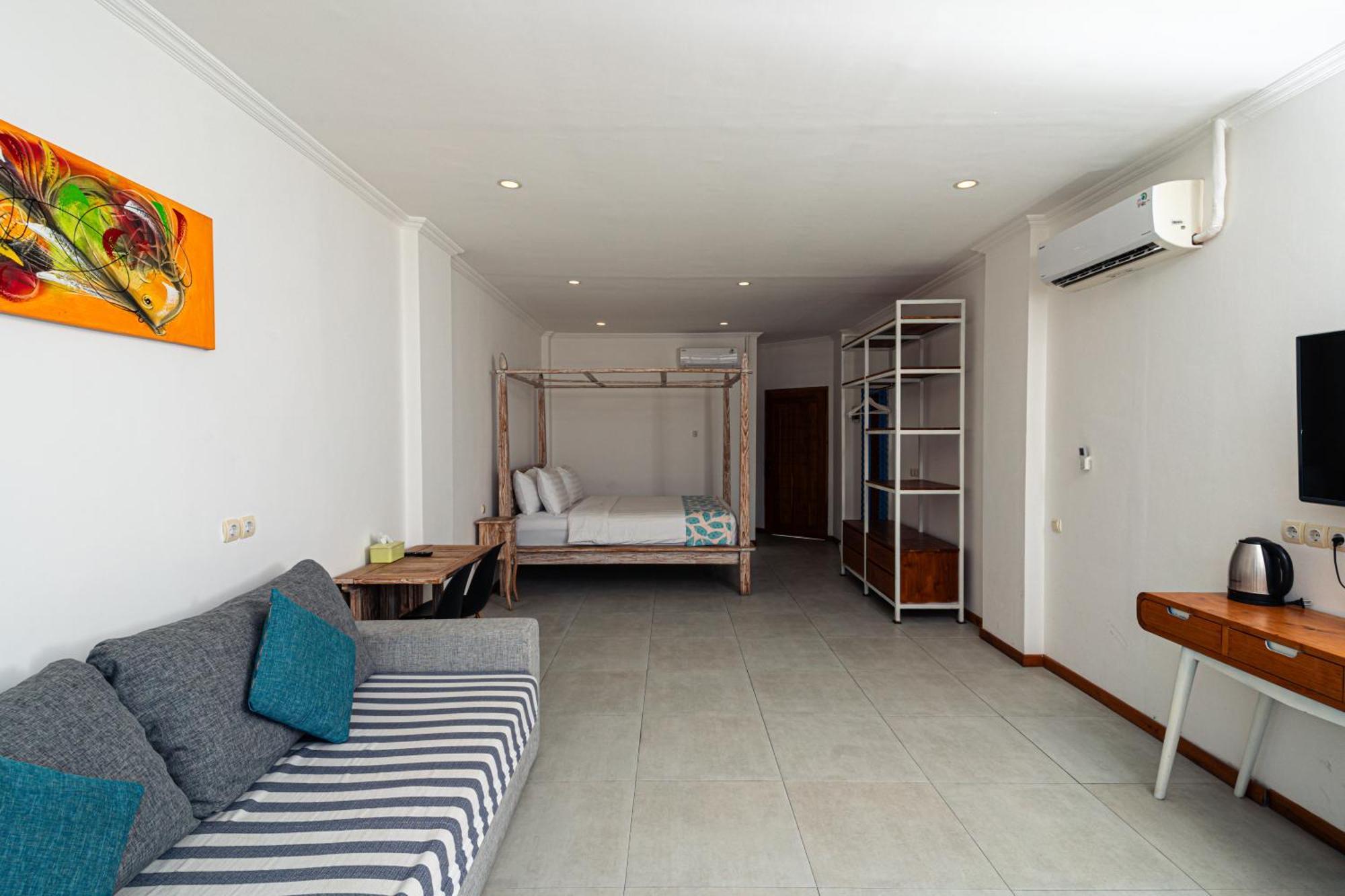 Komodo Suites Downtown Managed By Cpm Bali Labuan Bajo Exterior photo