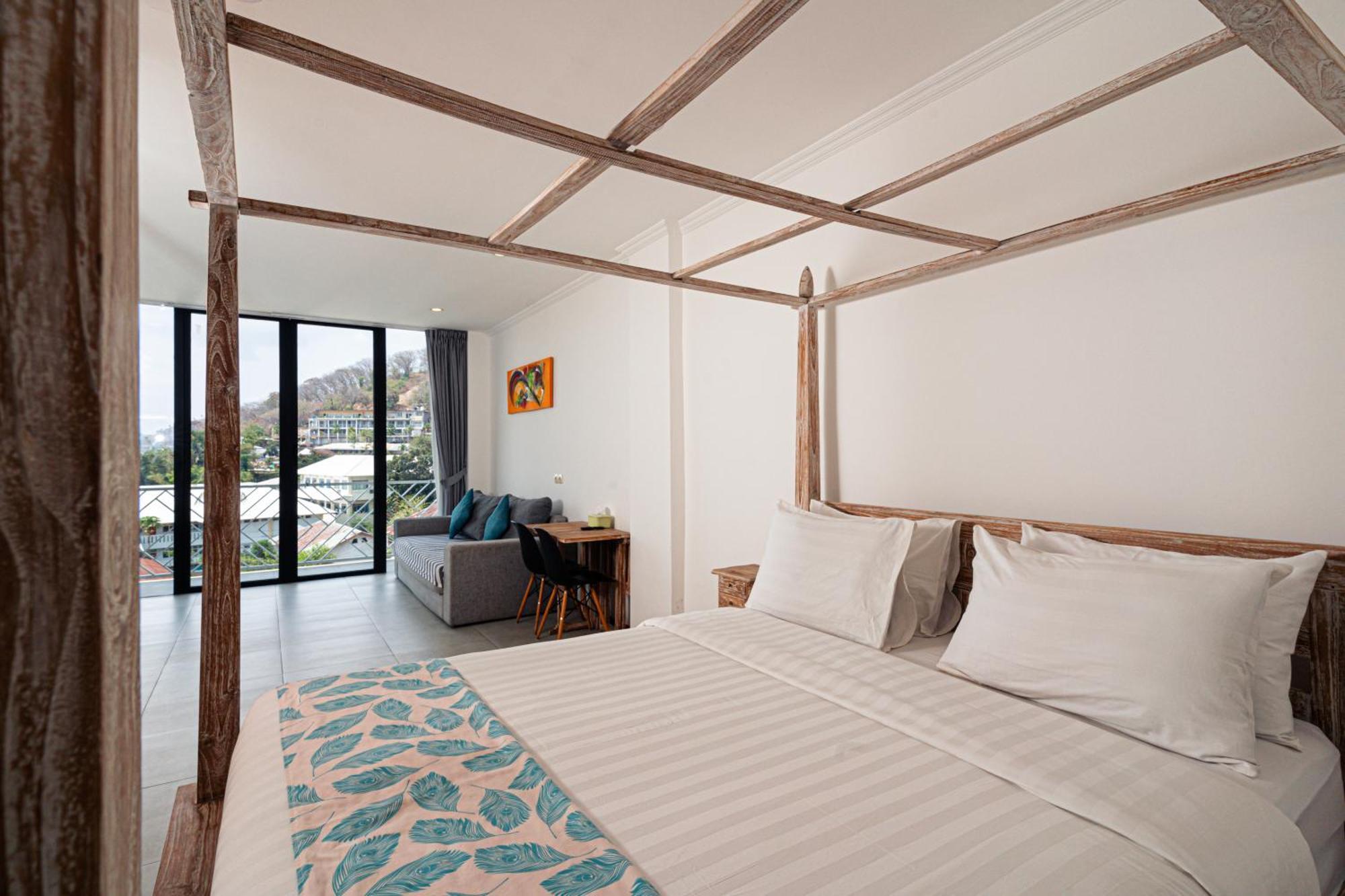 Komodo Suites Downtown Managed By Cpm Bali Labuan Bajo Exterior photo
