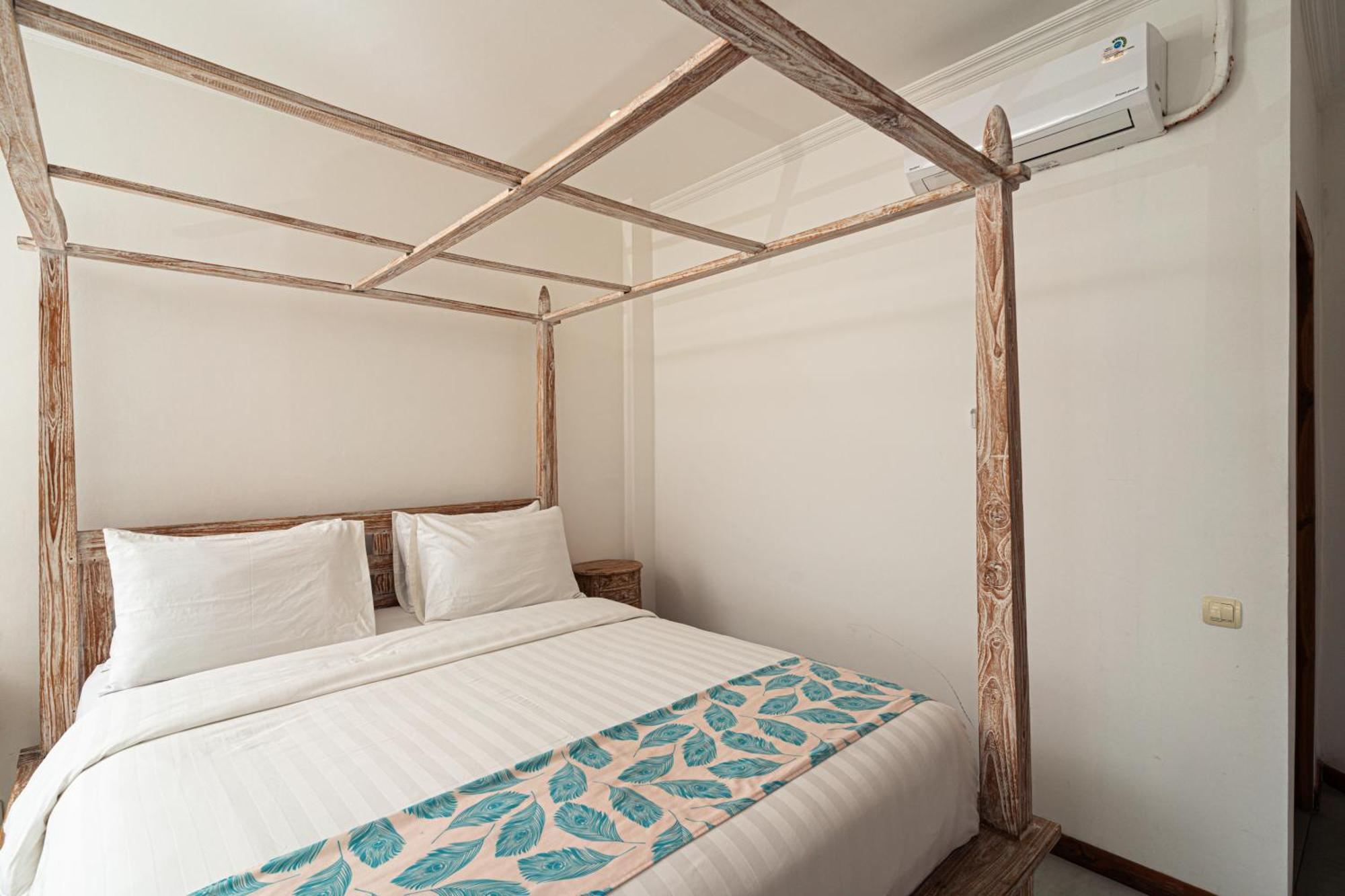 Komodo Suites Downtown Managed By Cpm Bali Labuan Bajo Exterior photo