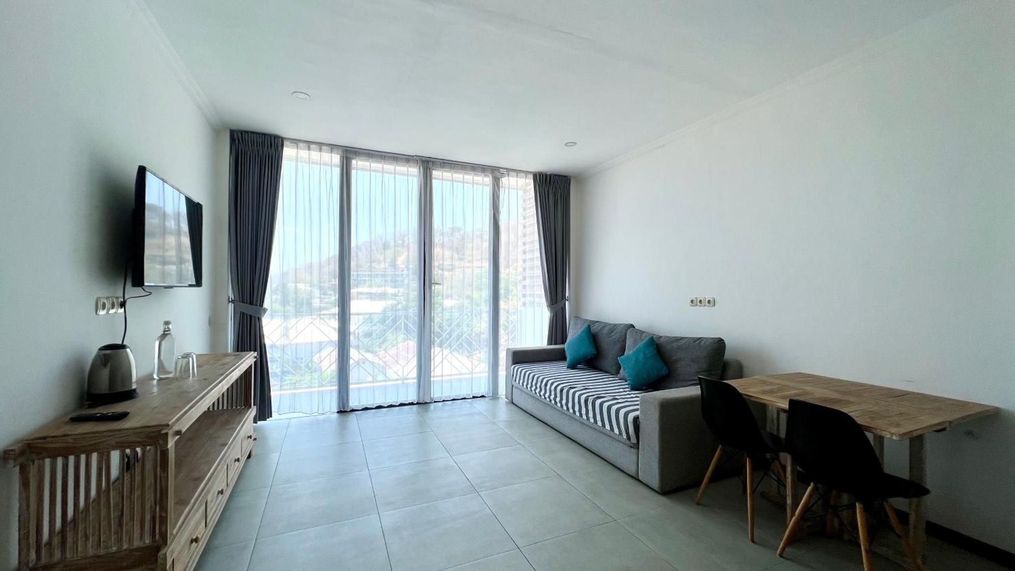 Komodo Suites Downtown Managed By Cpm Bali Labuan Bajo Exterior photo