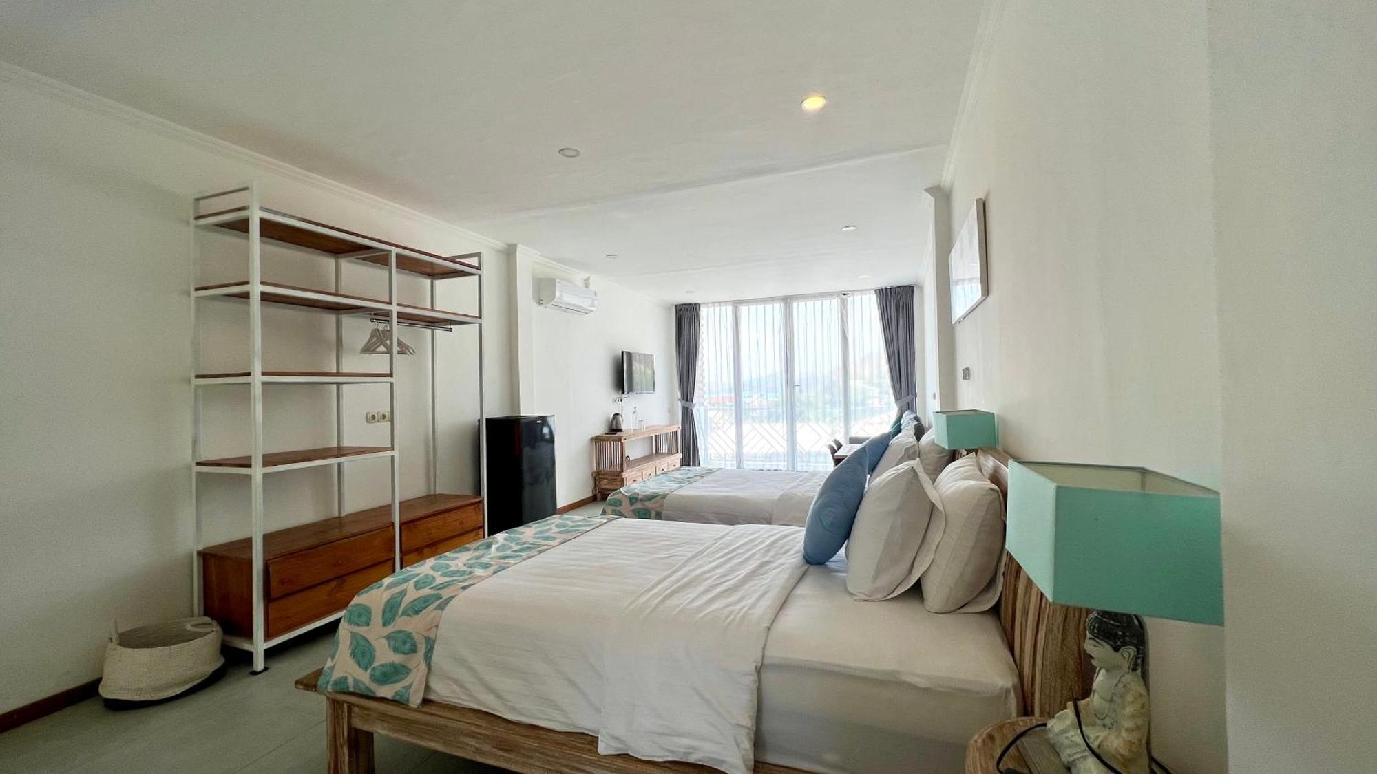 Komodo Suites Downtown Managed By Cpm Bali Labuan Bajo Exterior photo