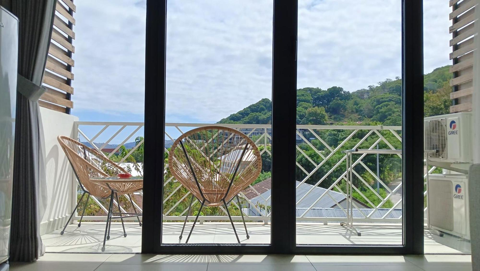 Komodo Suites Downtown Managed By Cpm Bali Labuan Bajo Exterior photo